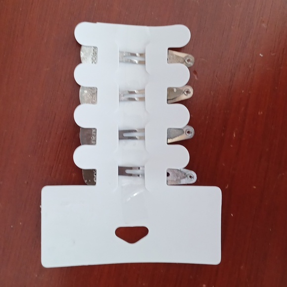 3/ $20 Bundle of hair accessories for girls from Ardene and Claire's. - Picture 11 of 11